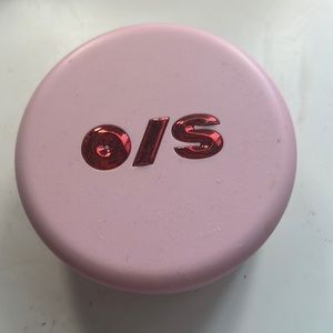 One size translucent powder.